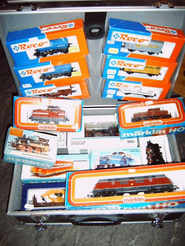 Sammlung im Koffer1 April 2004.