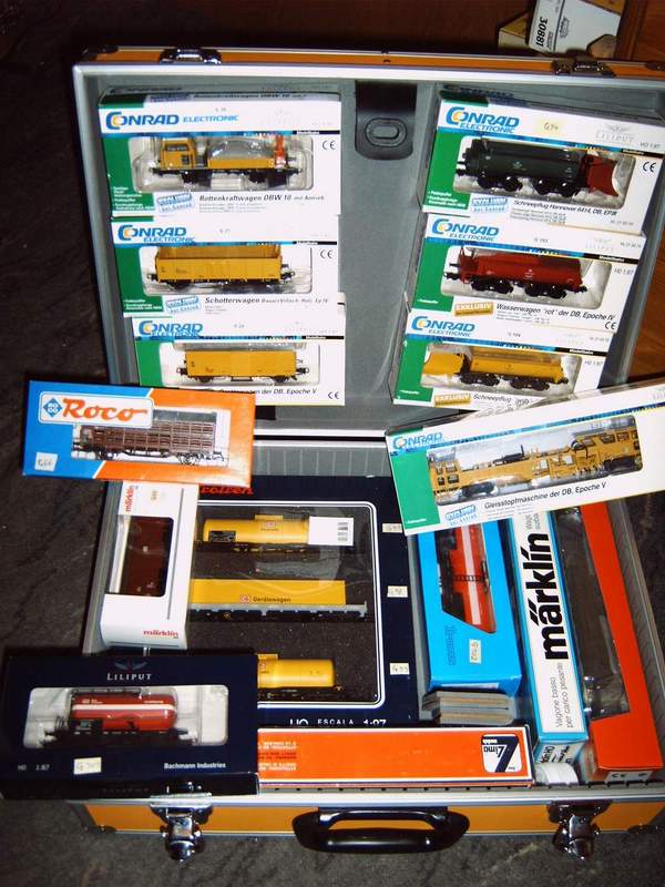 Sammlung im Koffer2, April 2004.