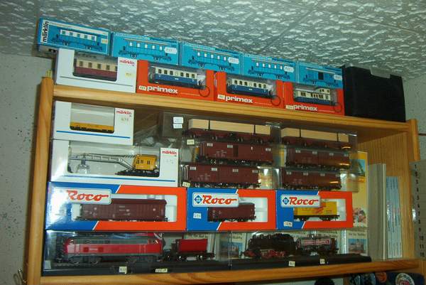 Sammlung im Regal Jaunuar, 2003